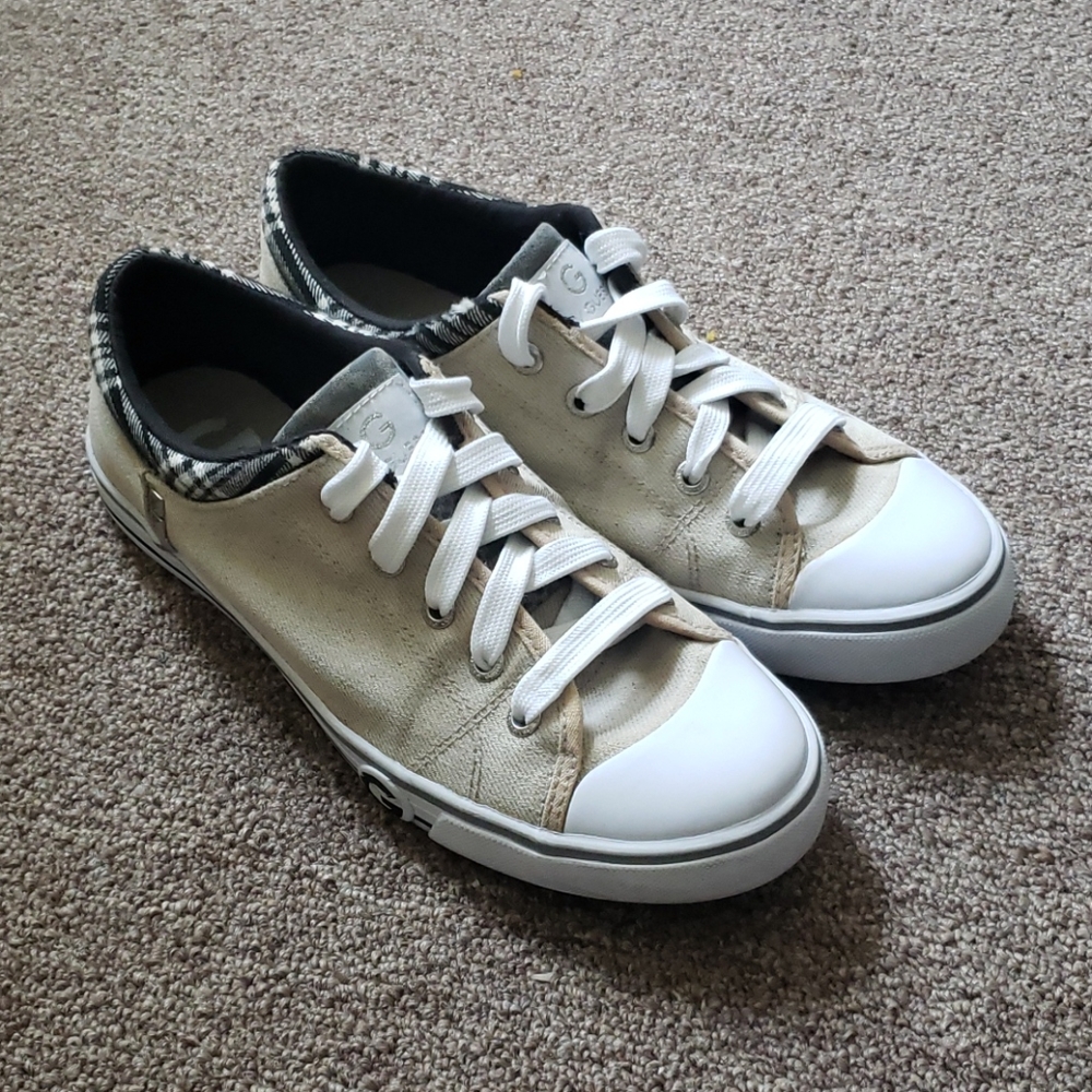 🌺🌺 Women's GUESS sneakers 🌺🌺
